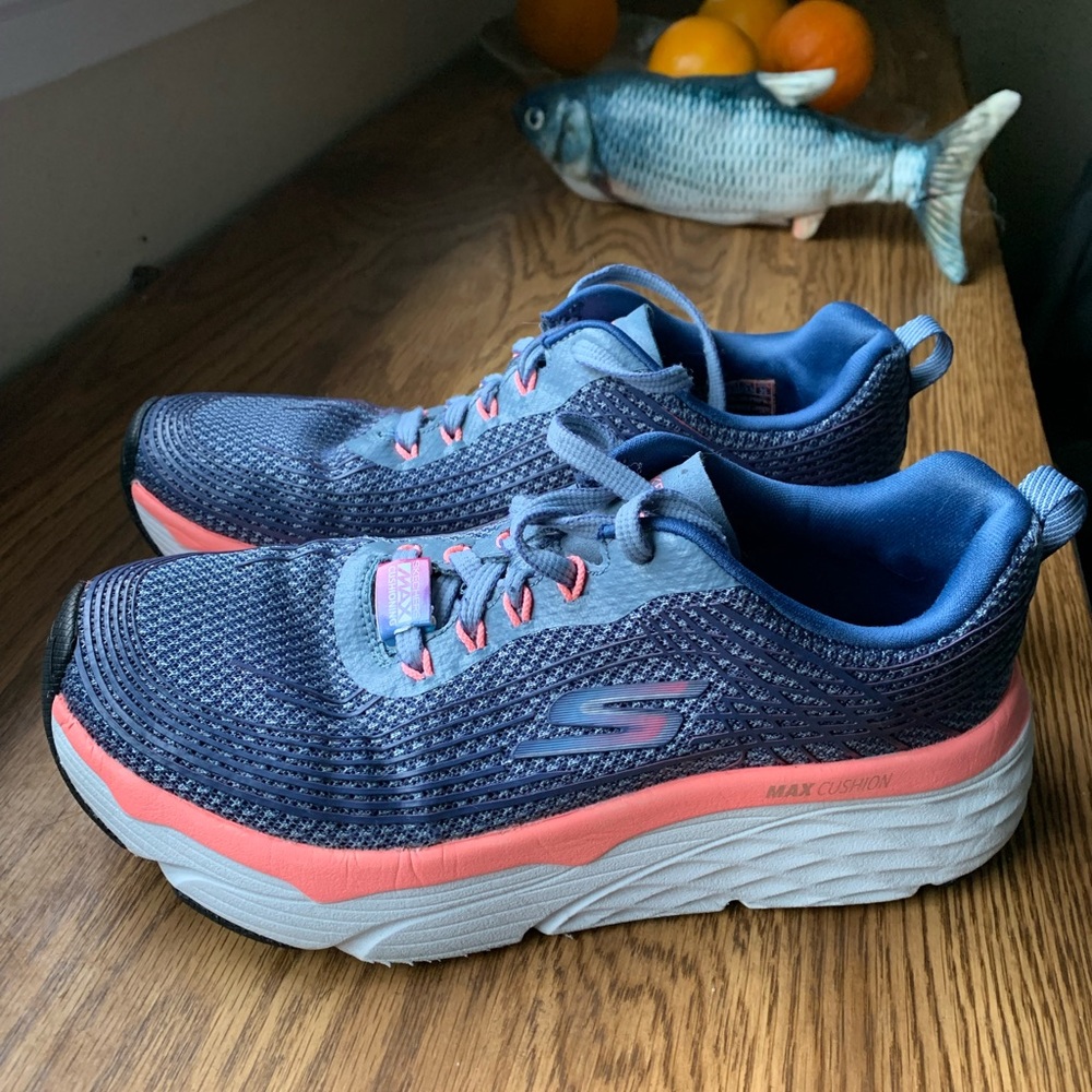 Sketchers Max Cushioning Running Shoes 6.5